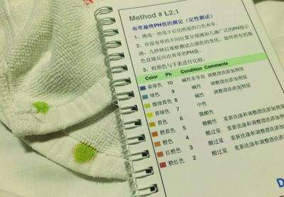 酒店毛巾沒(méi)有使用洗衣粉的酸堿度明顯對(duì)比